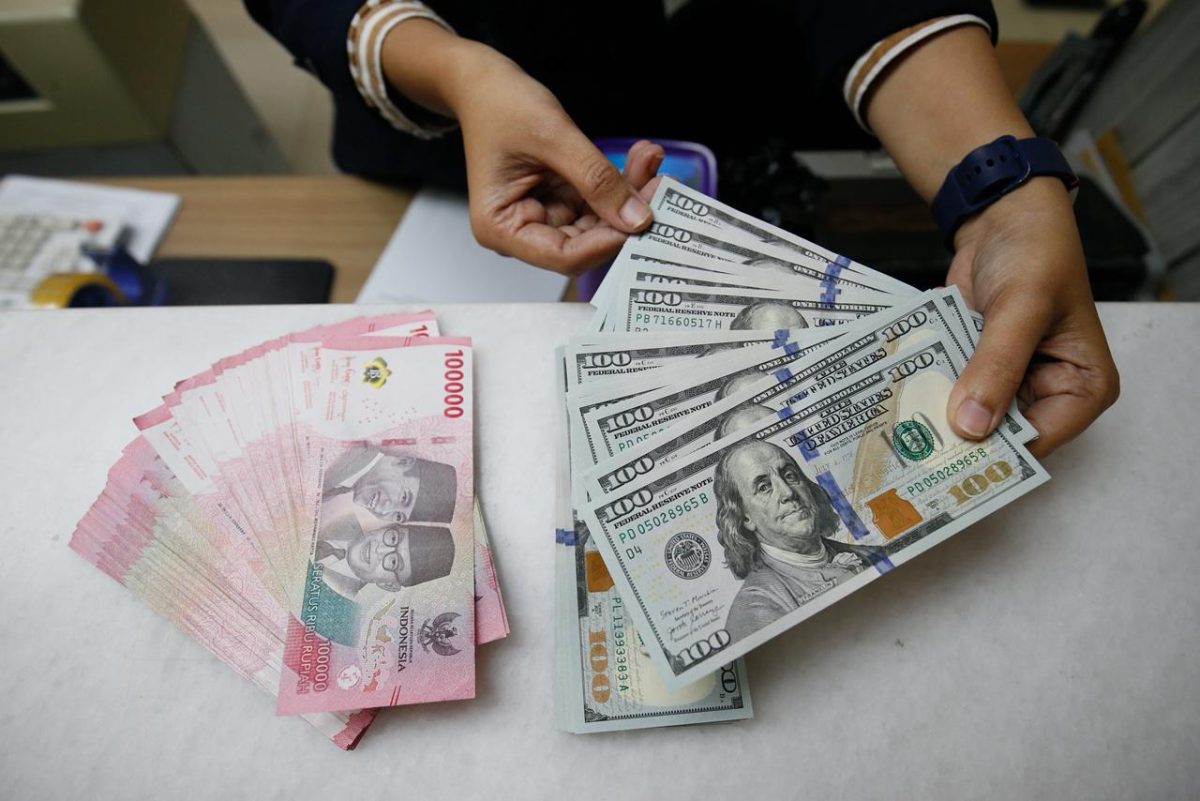 Harga Barang Naik Akibat Rupiah Hampir Sentuh Rp18.000 per Dolar