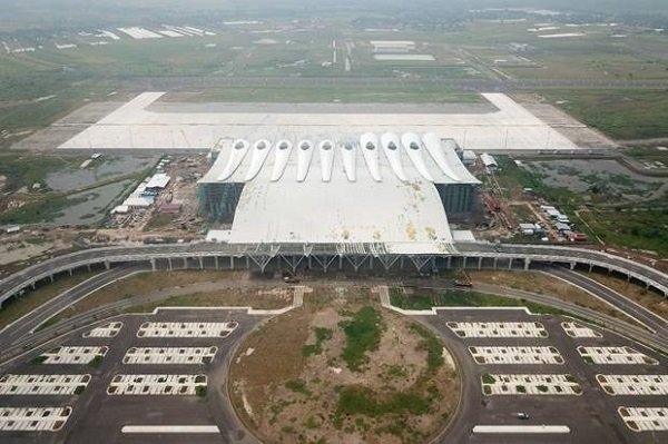 Bandara Tutup Setelah Erupsi Gunung Anak Krakatau, Penerbangan Dialihkan